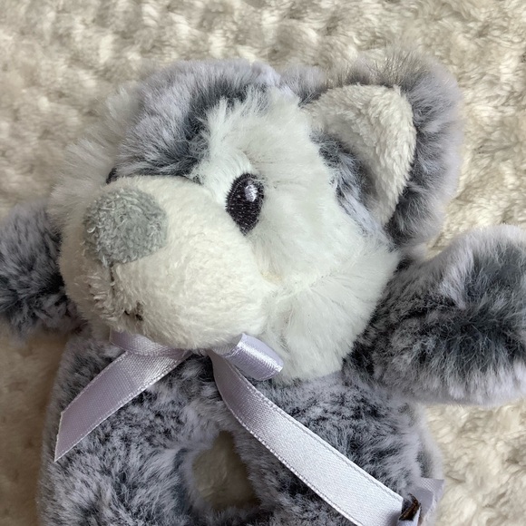 Piccolo Bambino Soft Grey White Wolf Plush Rattle Stuffed Animal Toy - Picture 5 of 7